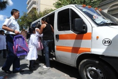 Transportistas escolares amenazan con parar desde el lunes por deuda de Provincia
