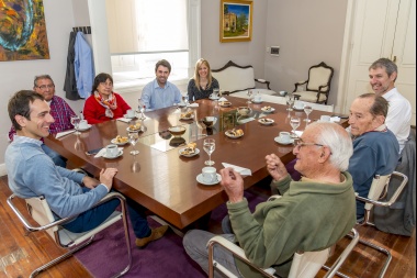 Petrecca desayunó con jubilados beneficiados con la ley de reparación histórica