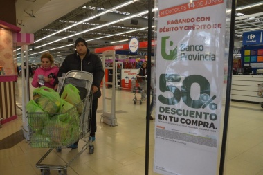 Buscan resucitar el descuento en supermercados a clientes del Banco Provincia