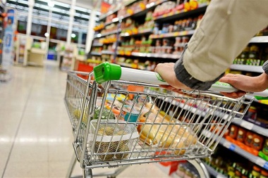 El Gobierno pidió a los supermercados "contener" subas de precios