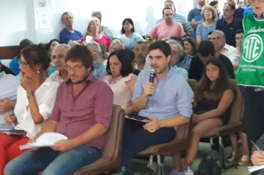FR acusa a Petrecca de "esconder" contratos con empresas del relleno sanitario y transporte