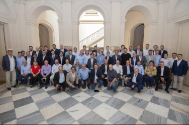 Kicillof e intendentes de Juntos por el Cambio se reunieron en el marco del debate por la ley impositiva