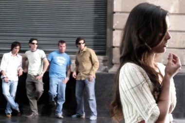 Avanza una ley que multar con hasta $25.000 el acoso callejero
