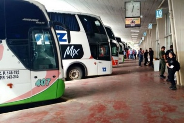 Meoni anunció la cancelación de micros, vuelos y tres durante el fin de semana largo