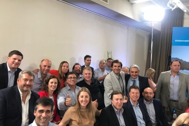 Giaccone oficializó su pase a Alternativa Federal y se muestra con peronistas no k