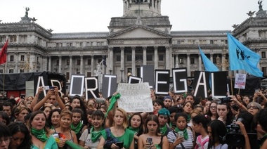 La legalización del aborto se empieza a discutir en el Senado de la Nación