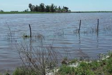Relevarán situación de los campos afectados por el agua