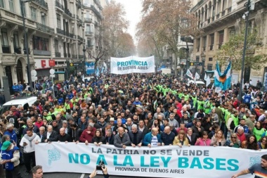 Agrupaciones de Junín se movilizaron al Congreso en rechazo de la Ley Bases