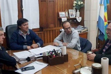 Cortés recibió a intendentes de Bolívar y Daireaux para "regionalizar" el reclamo por el fondo sojero
