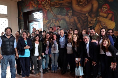 Fernández dijo que la visita de Macri "quedará grabada en la historia" de la ciudad