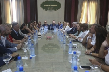 Vidal recibió al bloque de senadores provinciales de Cambiemos