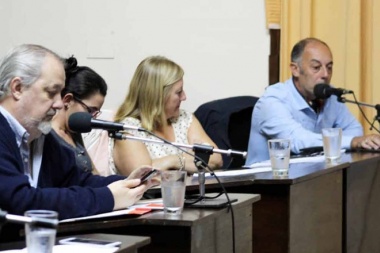 La oposición afirma que Zurro gastó apenas el 2% del fondo educativo en el primer semestre