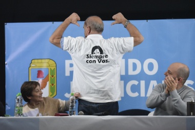 Desde la cuarta, el cristinismo respondió en un acto con clamor hacia CFK