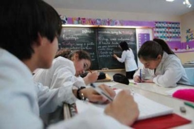 El gobierno convocó a discutir salarios y los docentes suspendieron paro