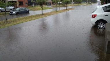 Fuerte temporal de lluvia y viento afectó a varios distritos de la región