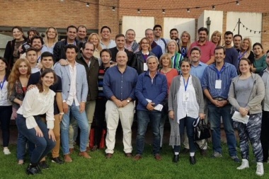 Esponda presente en el Congreso de Lilitos donde ratificaron la candidatura de Macri