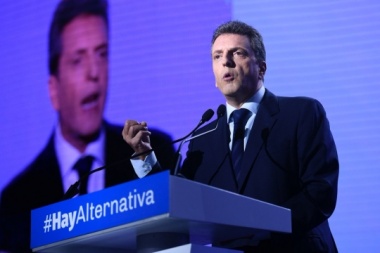 Massa lanzó su precandidatura presidencial con fuertes críticas a Macri