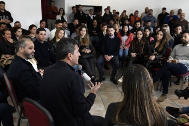 De campaña, Massa sale a seducir el voto joven y ratifica candidatura