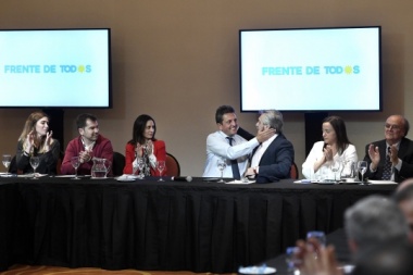 Alberto Fernández y Massa compartieron encuentro con candidatos del Frente de Todos