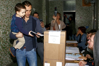 Petrecca votó y pidió mayor asistencia de votantes que en las PASO