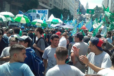 El gremio de Camioneros adelantó la marcha para el 21 de febrero