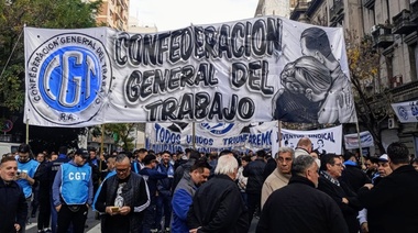 Gremios marchan en la previa al 1º de mayo con eco en la cuarta