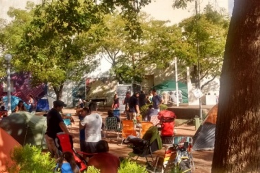 Trabajadores de Fanazul acamparon frente al municipio