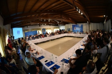El PJ acordó fecha de congreso y llamó a la unidad contra Cambiemos