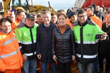 Vidal acompañó a Macri en una recorrida por la obra de la ruta 3