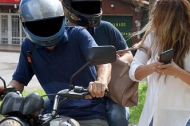 Ya rige la ley que busca combatir a los "motochorros" en municipios bonaerenses