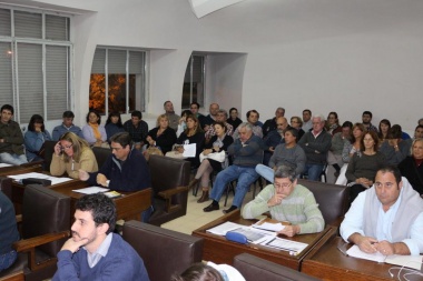 El PJ rechazó reducción de tasa de alumbrado público y Cambiemos lo acusó de "doble discurso"