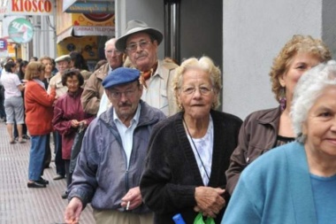 Jubilados que reciben la mínima cobrarán plus de $5 mil en diciembre y enero