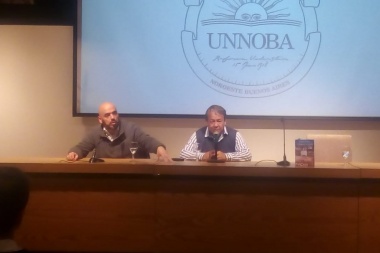 Héctor "Toty" Flores estuvo en Junín presentando su libro "El Milagro de La Juanita"
