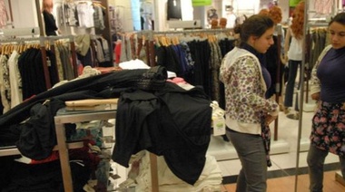 Día de la Madre: las ventas en comercios minoristas cayeron entre un 10% y un 12%