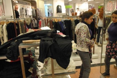 Día de la Madre: las ventas en comercios minoristas cayeron entre un 10% y un 12%