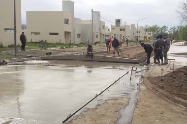 Guerrera firmó convenio con provincia por obras de asfalto, pero duda del envío de fondos
