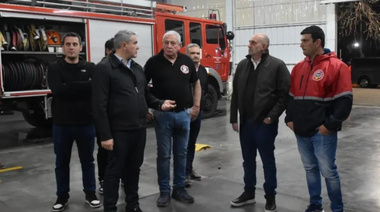 Alexis Guerrera entregó subsidios a bomberos voluntarios de Chacabuco
