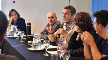Cumbre del massismo, apoyo de la cuarta: "es peronismo o Milei"