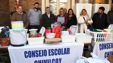 Entrega de electrodomésticos y materiales para las cocinas de escuelas que cuentan con el servicio alimentario
