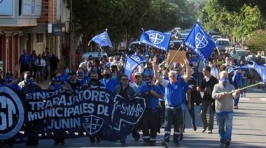 El municipio advirtió que no podrá cumplir con algunos servicios por el paro de los empleados