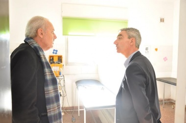"Petrecca está siempre disponible para la selfie con Macri, pero aparece poco frente al reclamo de los juninenses"