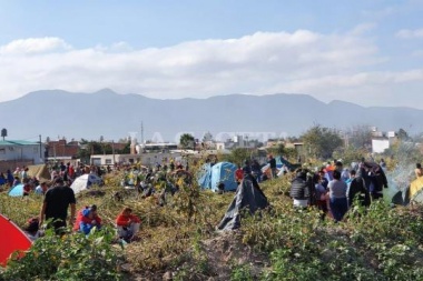 Desde el Gobierno proponen sacarle el IFE y la AUH a quienes usurpen tierras