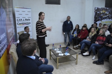 Vidal se reunió con "sin tierra" y recorrió dos distritos con sus candidatos