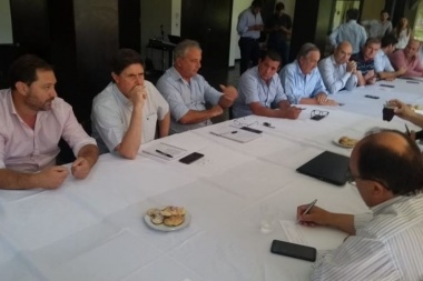Intendentes radicales insisten en que la UCR "se tiene que parar distinto" en lo que viene