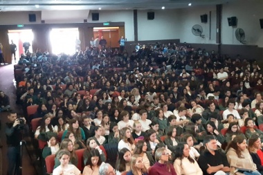 1400 chicos en una charla sobre “Identidad Digital”