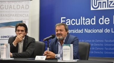 Roberto Costa presentó "Los concejales" en la Universidad de Lomas de Zamora