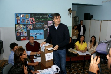 Bullrich votó en Agustina y adelantó que "habrá que ser pacientes" con el escrutinio