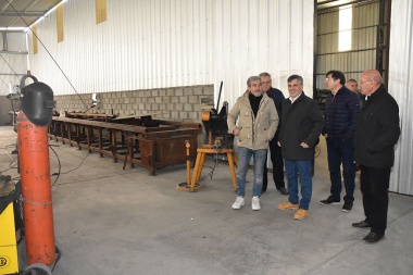 Britos recorrió la empresa local metalúrgica "Los Primos"