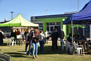 El gabinete municipal volvió a atender a los vecinos en un espacio público