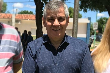 Britos dispuso congelar su sueldo y el de sus funcionarios
